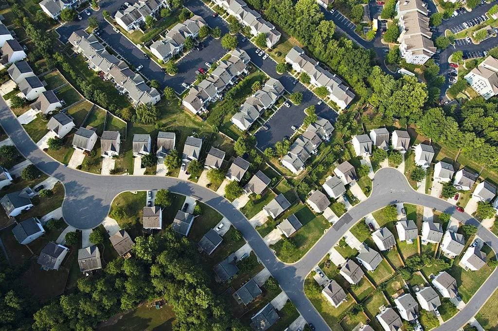 أسعار المساكن المرتفعة وفائدة الرهن العقاري أدتا إلى انخفاض القدرة على تحمل التكاليف إلى مستويات قياسية. "بلومبرغ"