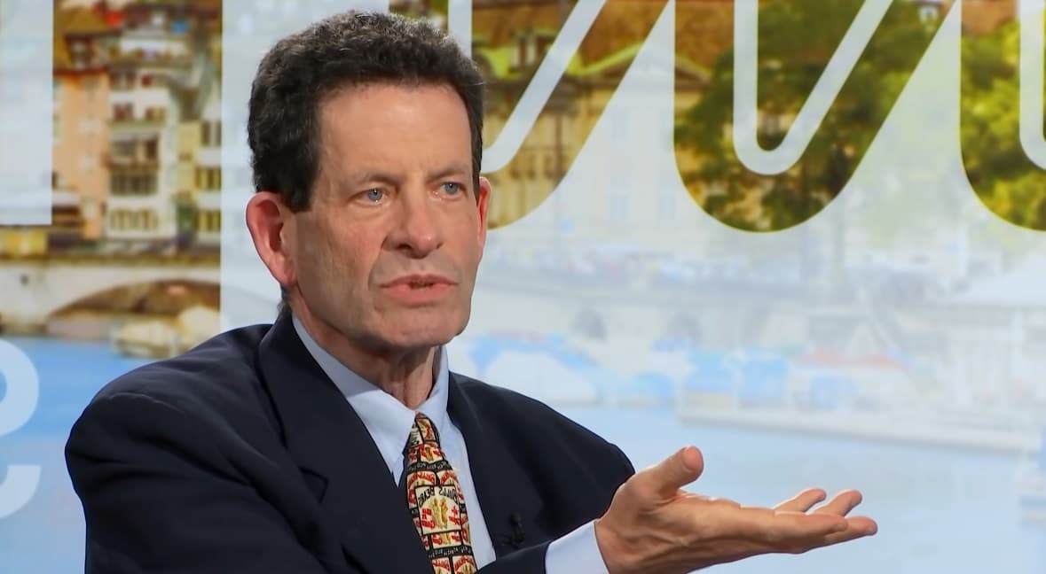 الخبير الاستثماري والملياردير كين فيشر