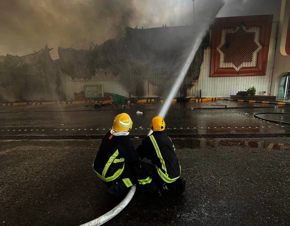 حريق سوق جدة الدولي .. 255 محلا تجاريا بينها 100 لبيع الذهب والمجوهرات