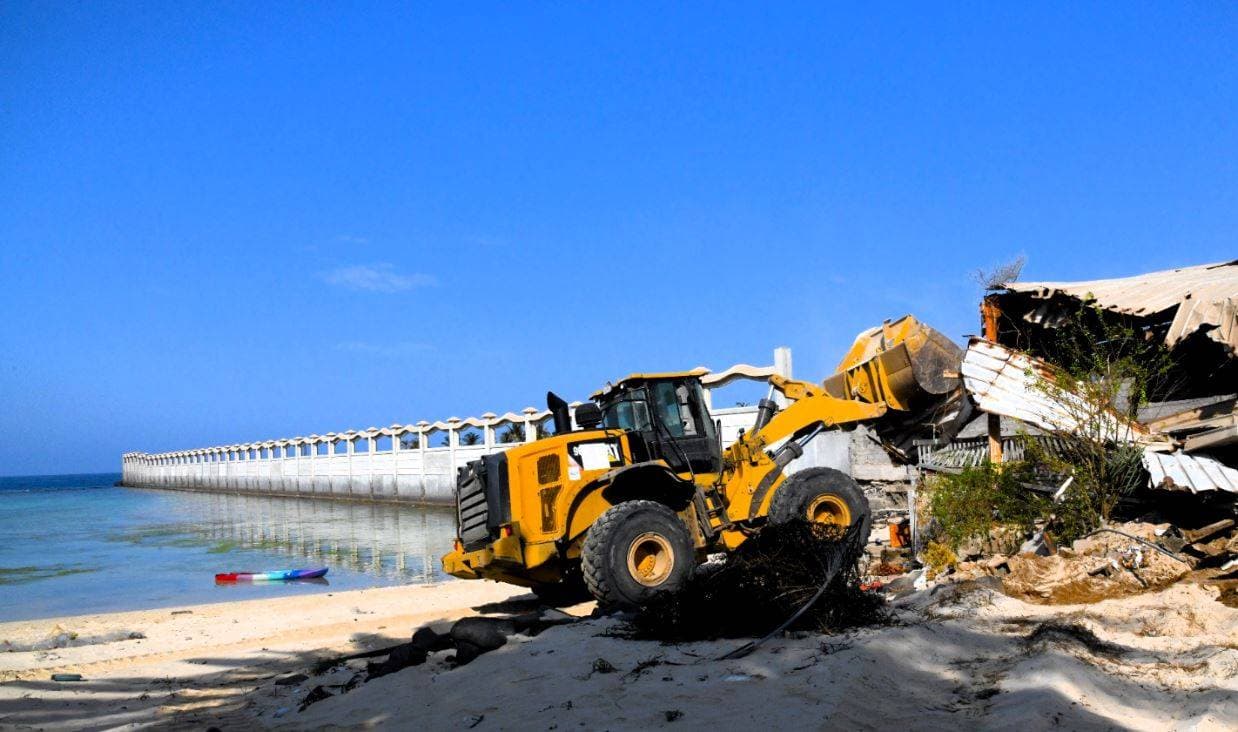 جانب من إزالة التعديات في مدينة جدة.