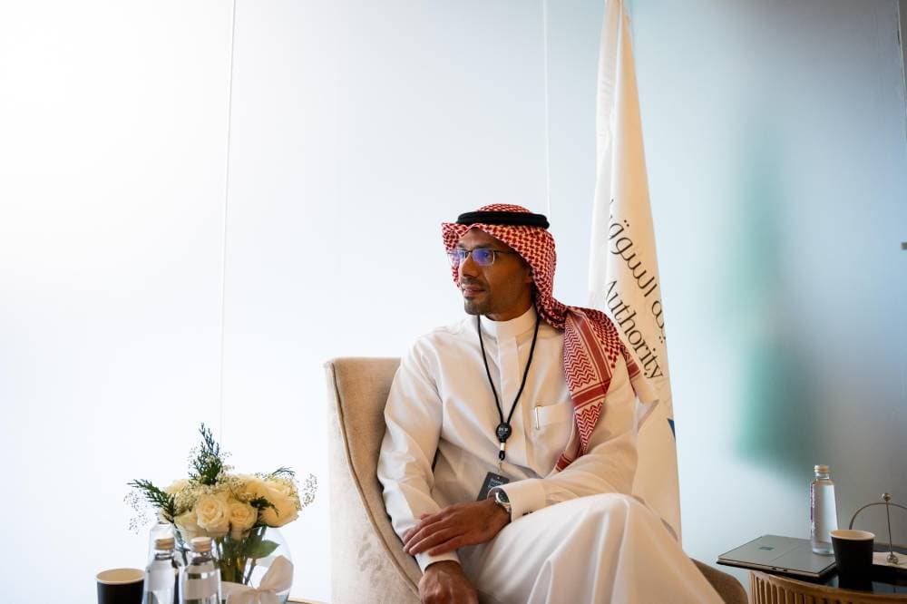 عبدالله بن غنام خلال لقاءه مع "الاقتصادية". تصوير : عبدالرحمن الشلهوب