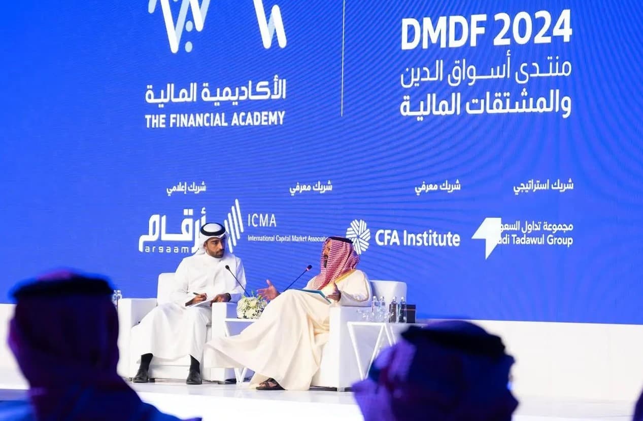 رئيس مجلس إدارة هيئة السوق المالية خلال مشاركته في المنتدى. "واس"