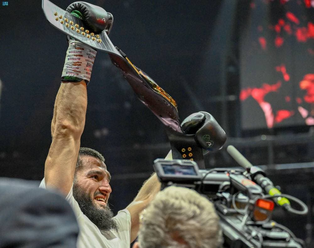 افتتاح موسم الرياض .. ملاكمة ووصلات غنائية وعروض نارية وطائرات دروزنز