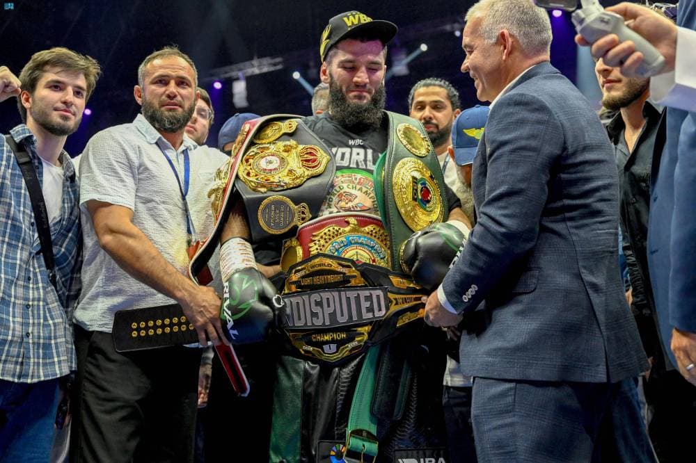 افتتاح موسم الرياض .. ملاكمة ووصلات غنائية وعروض نارية وطائرات دروزنز