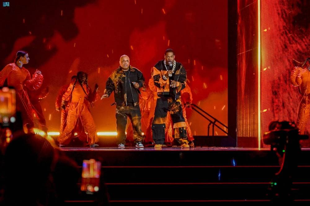 افتتاح موسم الرياض .. ملاكمة ووصلات غنائية وعروض نارية وطائرات دروزنز