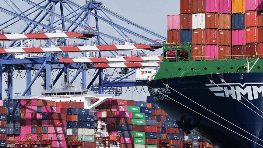 من الديون إلى النمو .. كيف يؤثر تشديد القيود التجارية في العالم؟