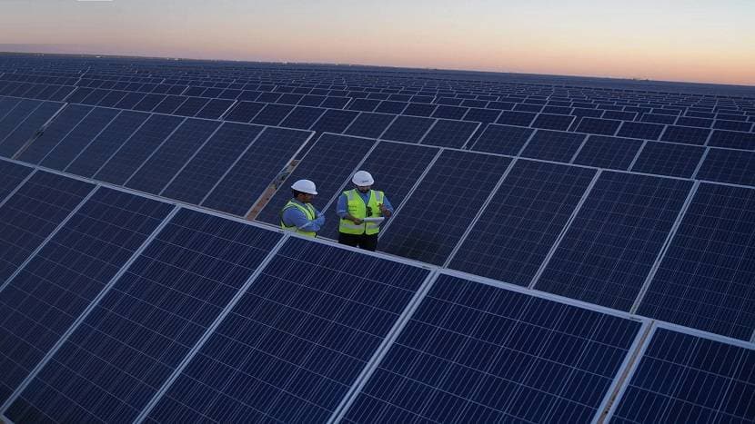 تهدف السعودية إلى زيادة إسهام مصادر الطاقة المتجددة في الكهرباء إلى 50% بحلول 2030. المصدر: واس