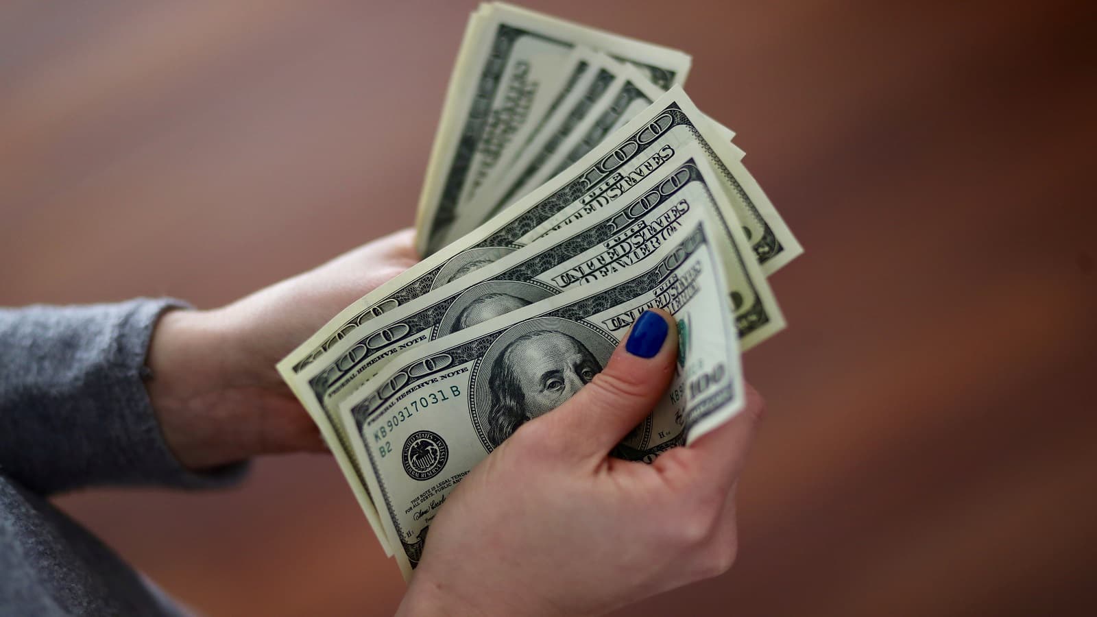 وقوف في الجانب الخطأ .. جيل الألفية يختار الإدخار بدل صعود أطول موجة ارتفاع لسوق الأسهم