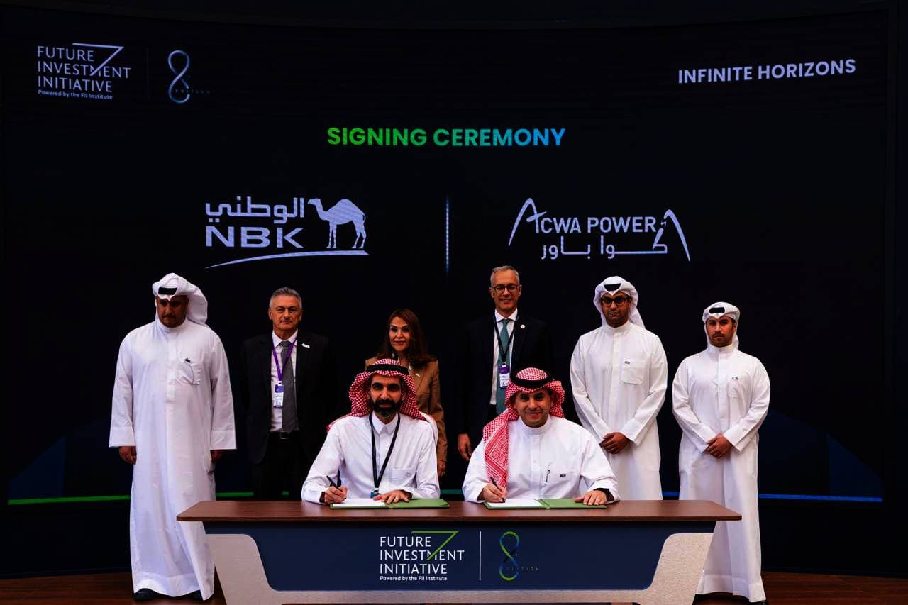 جانب من توقيع الاتفاقيات.