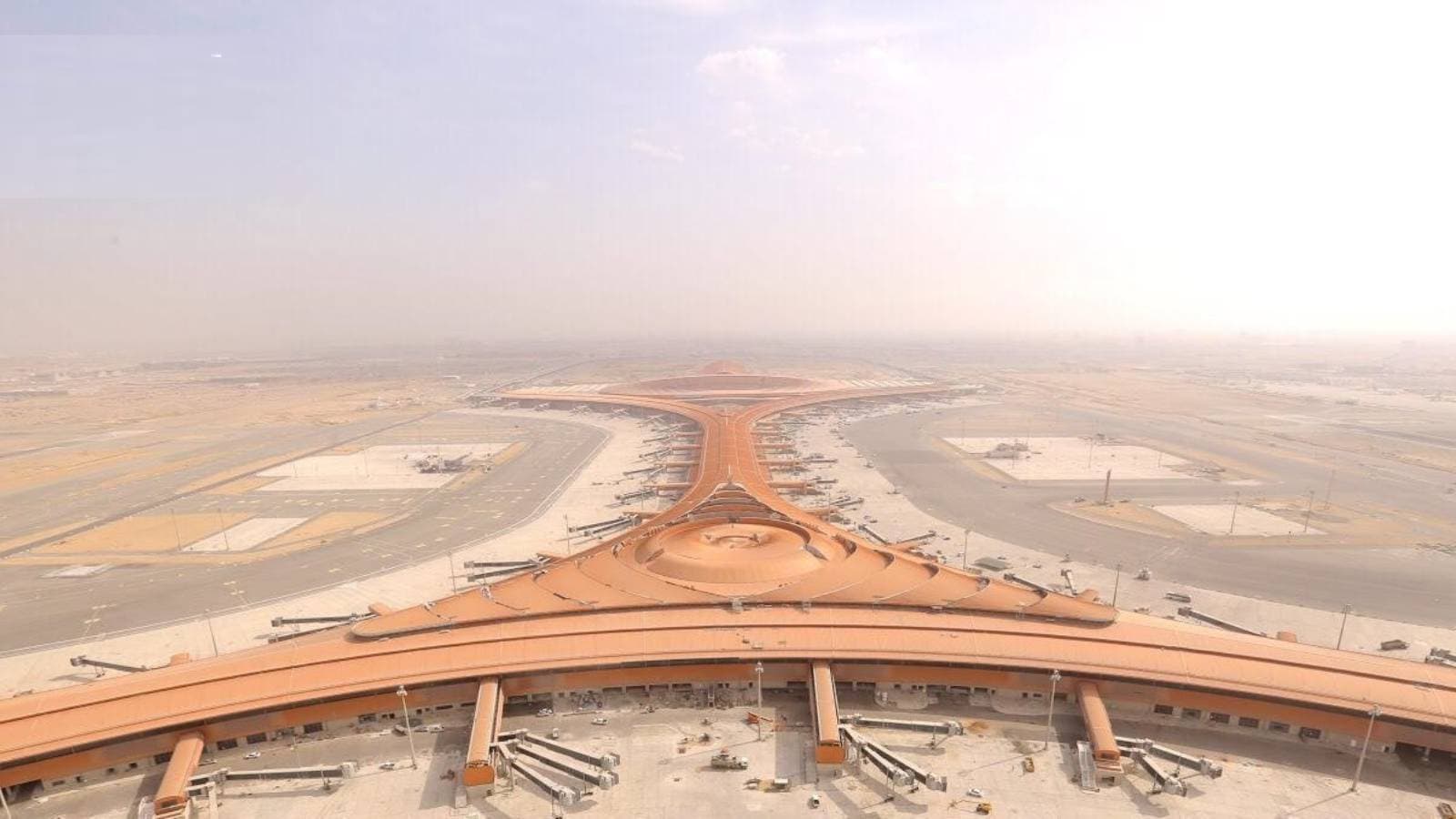 تهدف الإستراتيجية الوطنية لقطاع الطيران إلى مضاعفة الطاقة الاستيعابية. "واس"