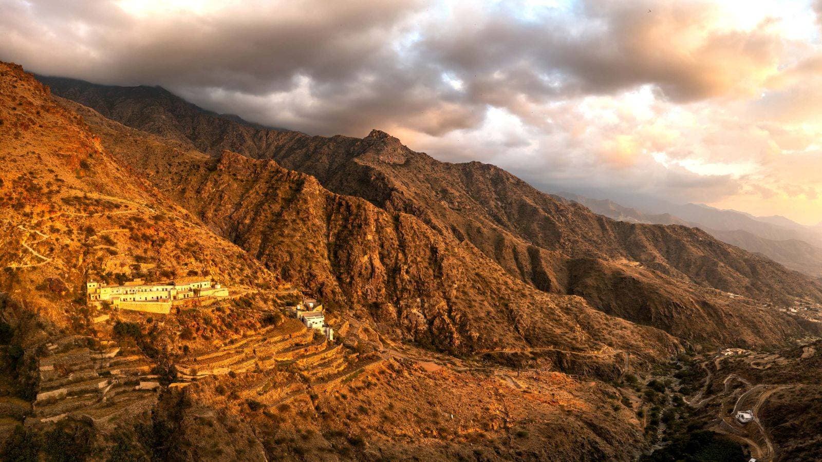 انخفاض معظم البورصات الخليجية مع ضعف الأرباح .. و«المصرية» تصعد 0.5 %