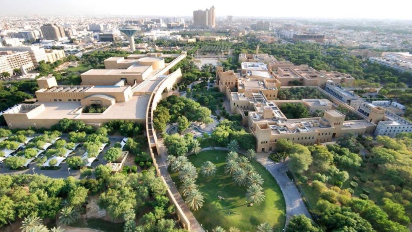 تستهدف المباني الخضراء ترشيد استخدام الطاقة والمياه وغيرها من الموارد الطبيعية. "واس"