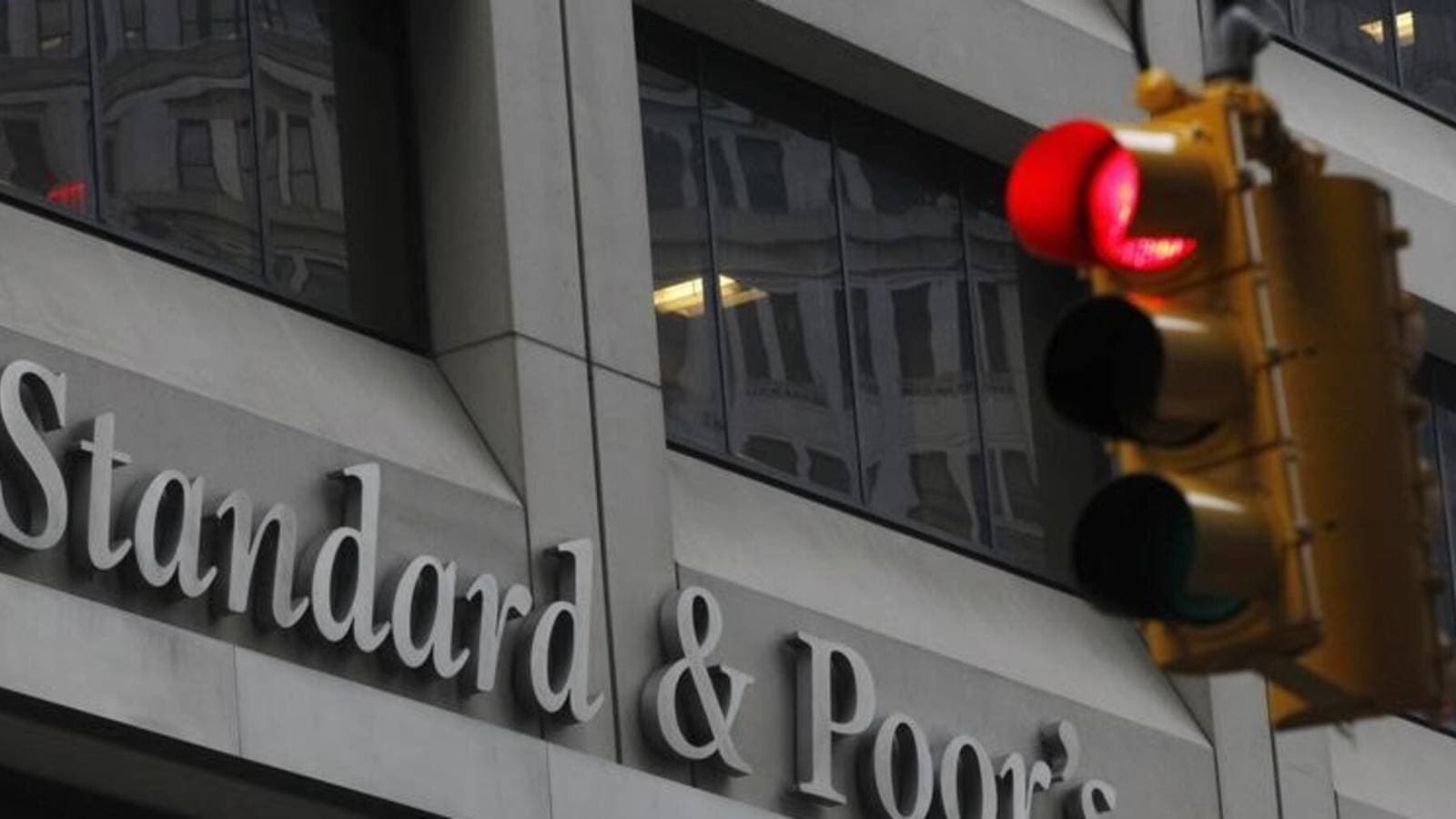 ستاندرد آند بورز: اتساع صراع الشرق الأوسط يشكل خطرا على تصنيفات المنطقة السيادية