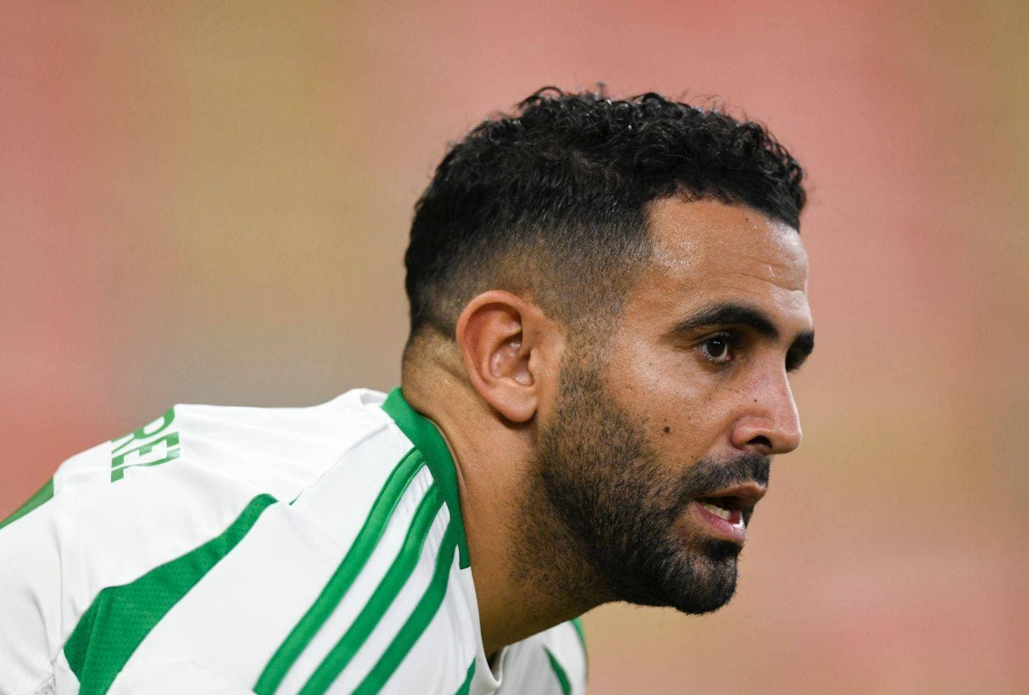 محرز يتصدر أجور اللاعبين الأفارقة. مركز الأهلي الإعلامي