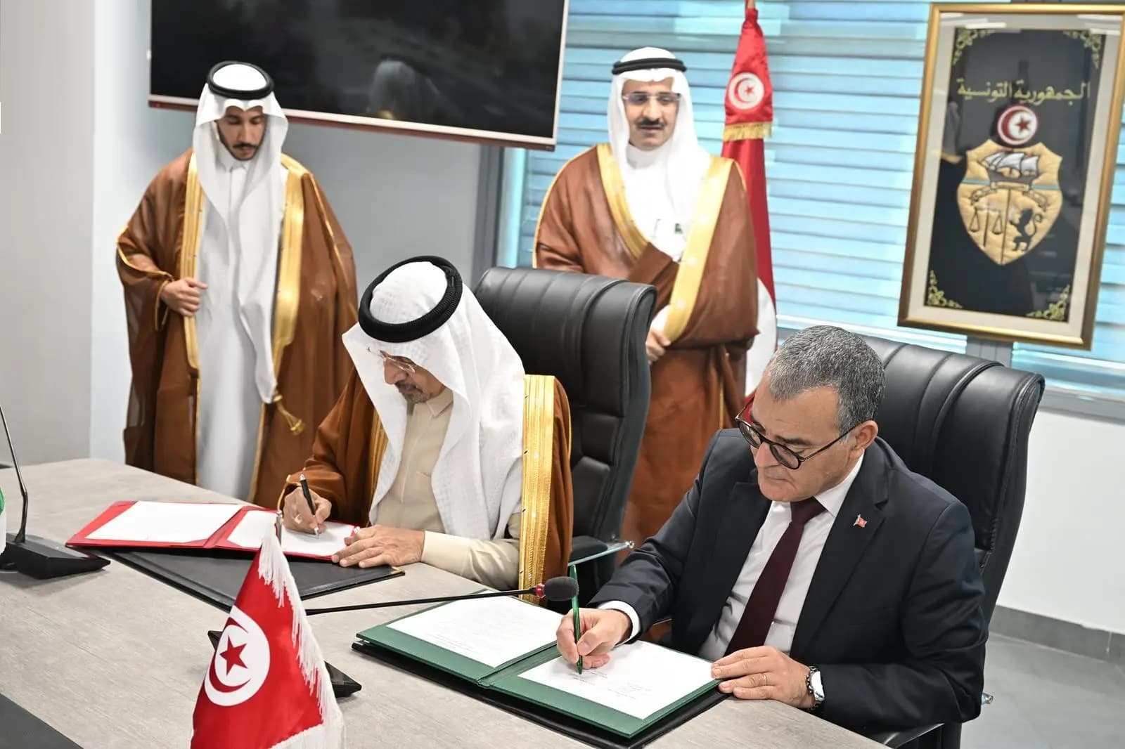 جانب من توقيع الاتفاقية. المصدر: واس