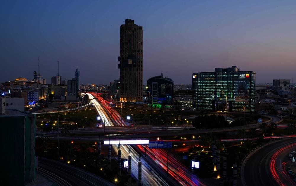 1.02 مليار ريال صافي تدفقات الاستثمارات العمانية المباشرة. تصوير: يوسف الدبيسي