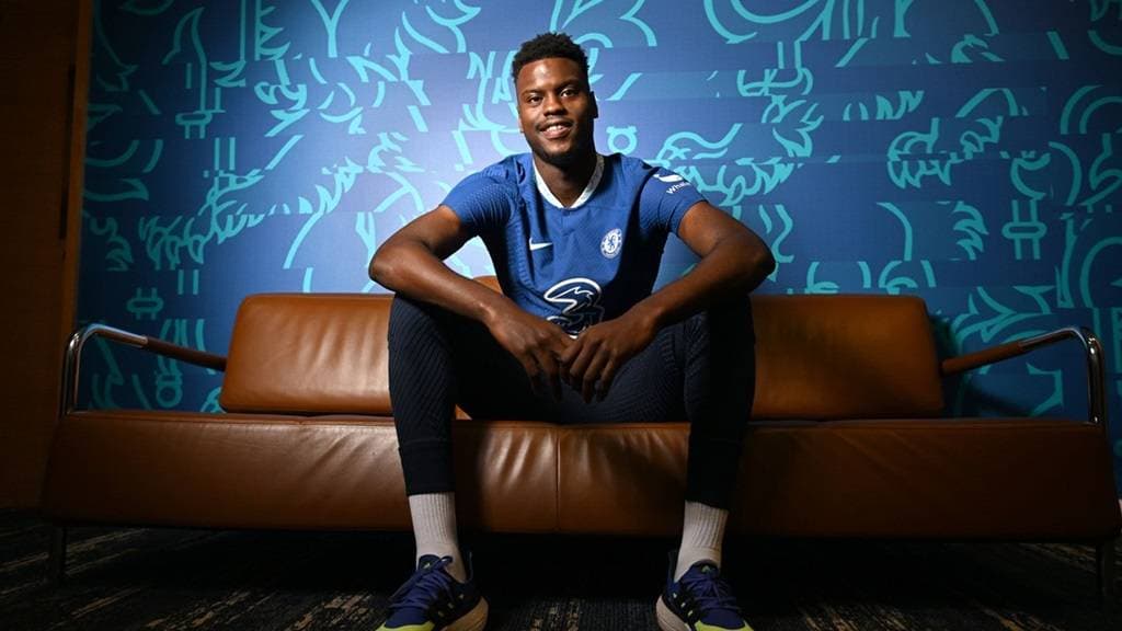 الدولي الفرنسي بينوا بادياشيل انتقل من موناكو إلى تشيلسي.