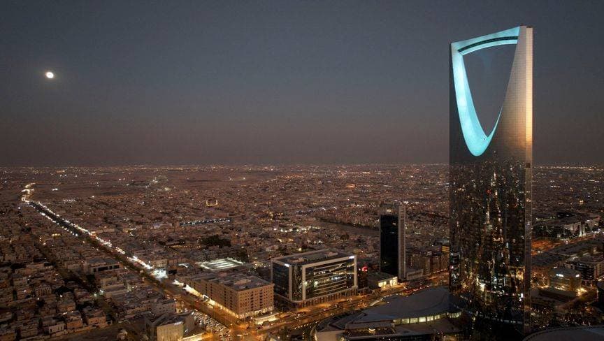 منظر جوي للعاصمة السعودية الرياض في الليل في نوفمبر 2024. - رويترز