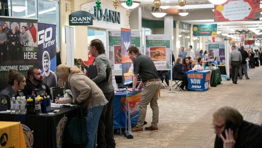 الوظائف في الولايات المتحدة تنتعش بعد الأعاصير والإضراب