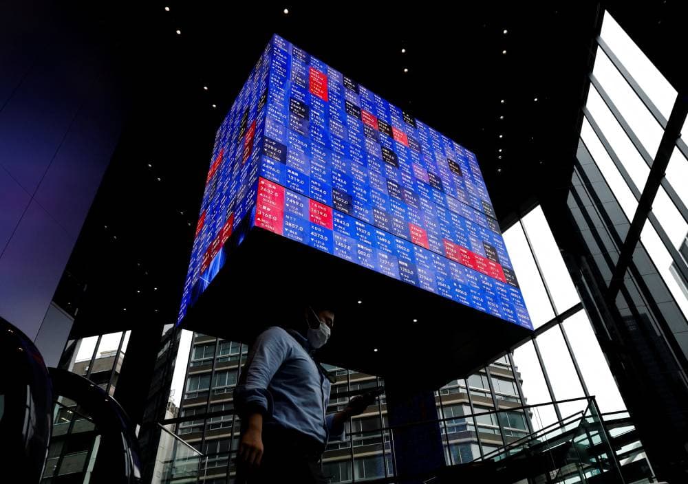 ارتفع نيكي 0.8 % ليغلق عند 38513.02 نقطة. "رويترز"