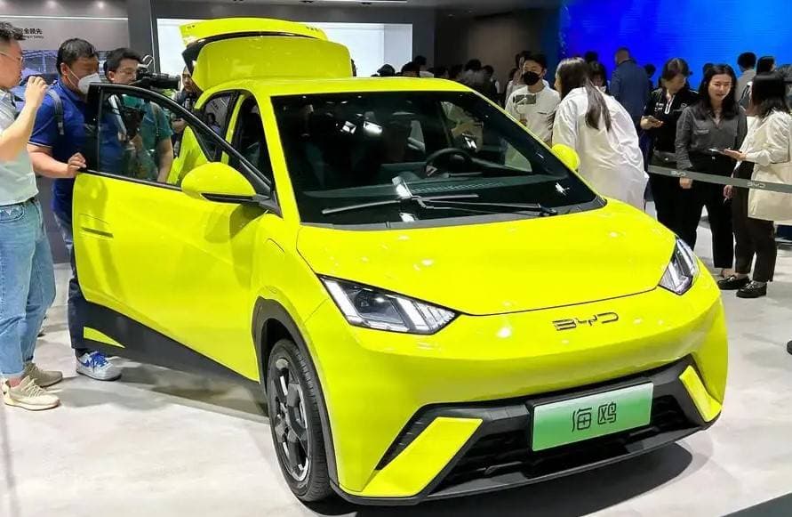 "عراب السيارات الكهربائية" يحذر: المركبات الهجينة مسعى عقيم .. و"البقاء للأقوى"