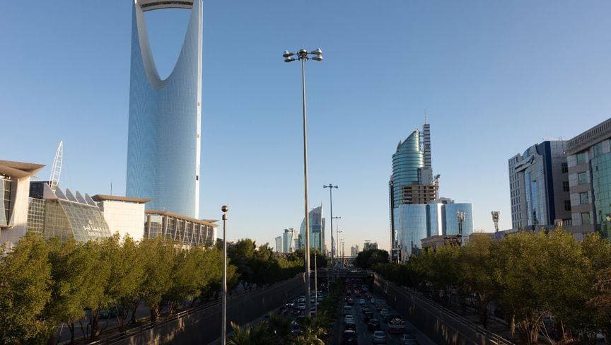 حركة المرور على طريق الملك فهد و"برج المملكة" الرياض. "بلومبرغ"