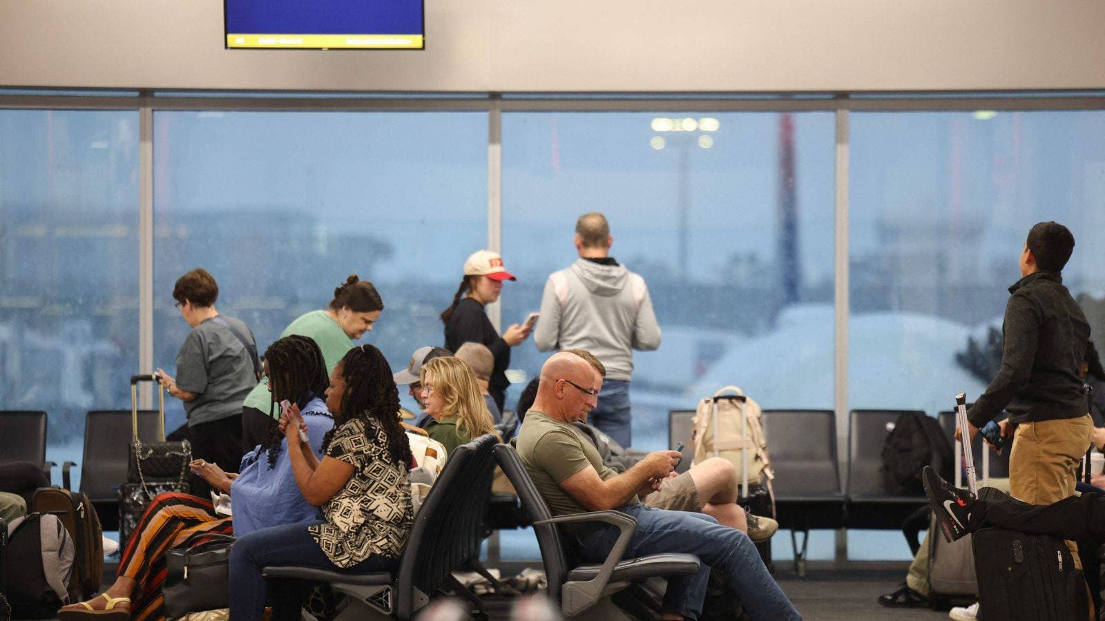 تعطل آلاف الرحلات الجوية بسبب عاصفة شتوية في جنوب الولايات المتحدة