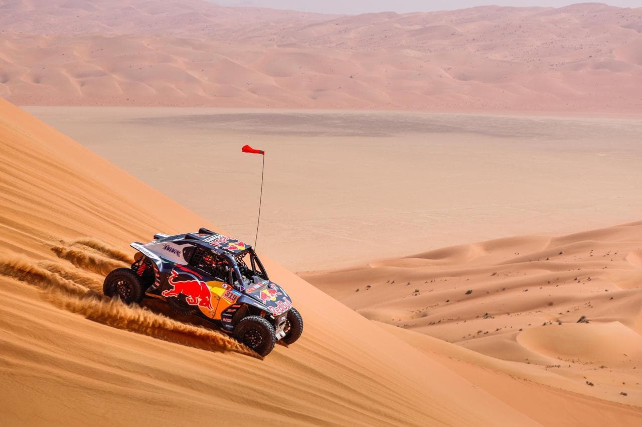 قبل الجولة الأخيرة .. الراجحي ينتزع صدارة رالي داكار السعودية من لاتيجان