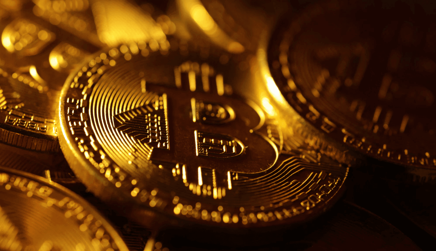 بتكوين تهبط دون 100 ألف دولار بسبب عمليات جني الأرباح
