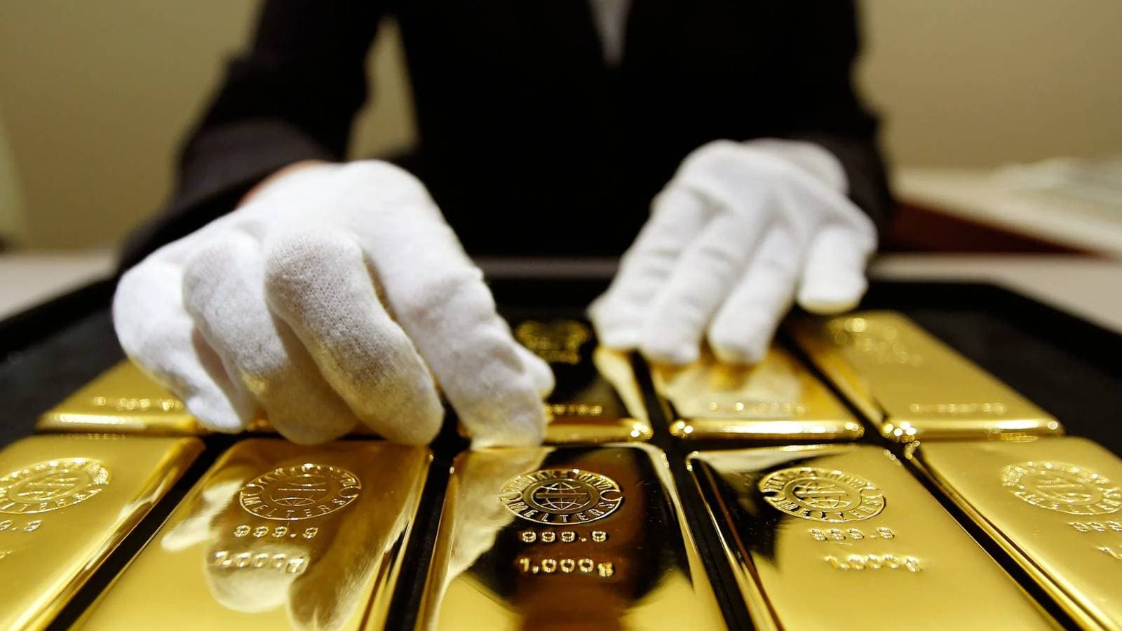 أسعار الذهب تتراجع مع تقييم السوق لرسوم ترمب المنتظرة واجتماع الفيدرالي