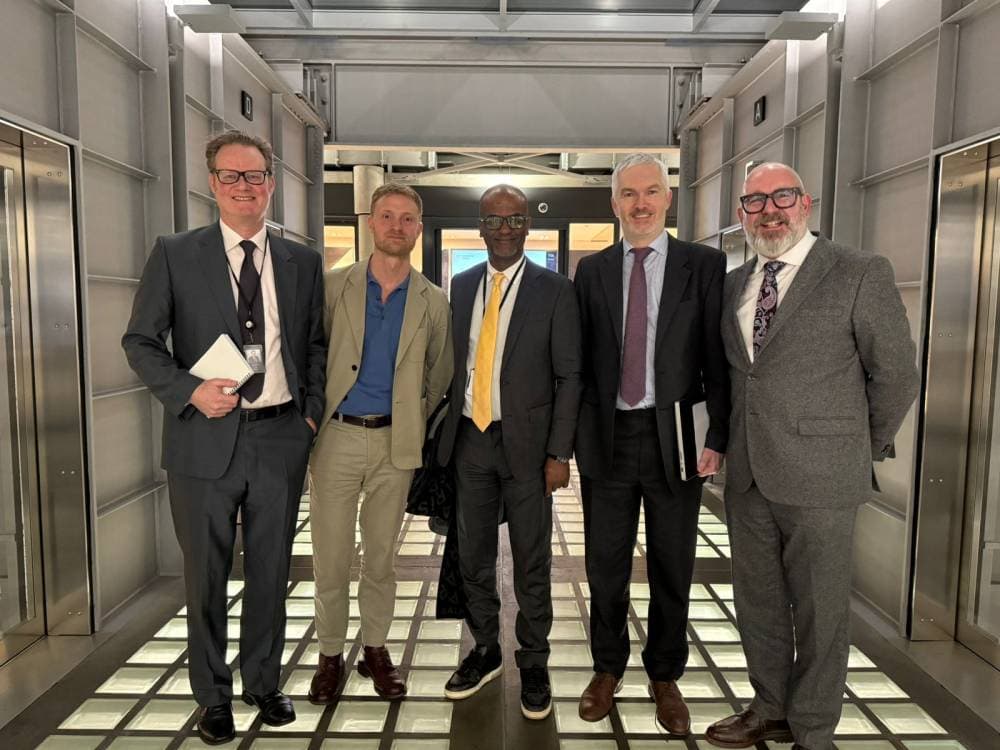 رئيس تحرير "الاقتصادية" يناقش أوجه التعاون الرقمي مع مسؤولي "فاينانشيال تايمز"