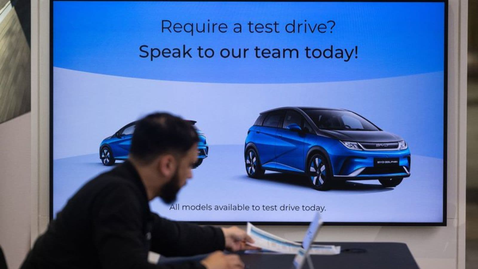 خفض الأسعار يرفع مبيعات السيارات الكهربائية في المملكة المتحدة