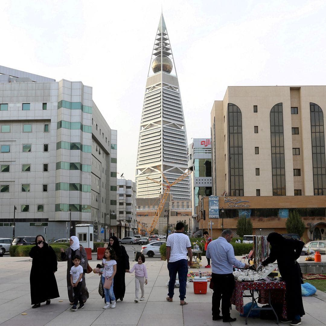 السعودية: إمكانية تجديد هوية مقيم وتمديد تأشيرة الخروج والعودة للمقيمين في الخارج