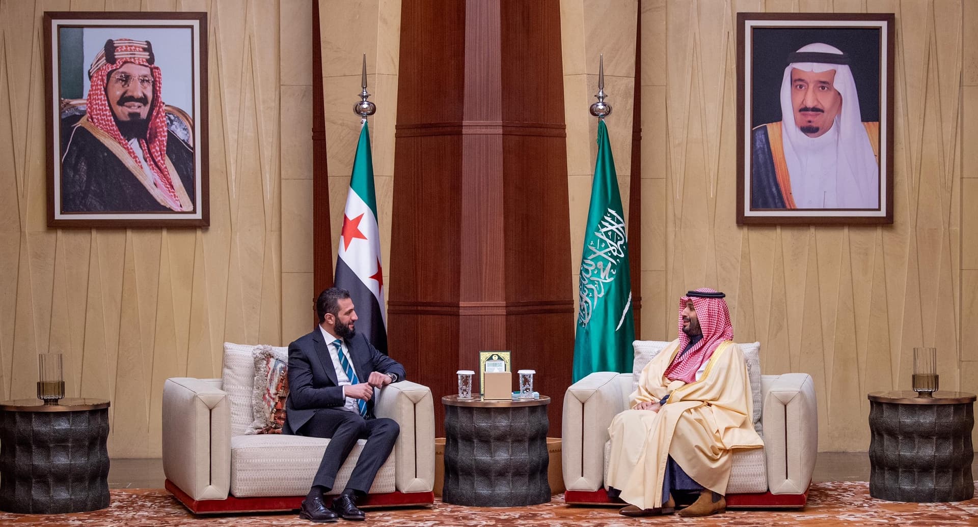 ولي العهد السعودي يبحث مع الشرع دعم استقرار سورية وتعزيز العلاقات الثنائية 