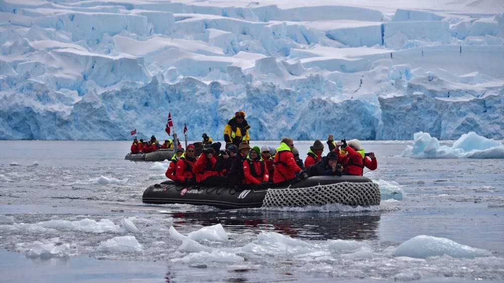 التحول السياحي في القطب الجنوبي .. من الاستكشاف العلمي إلى ضجة المنصات