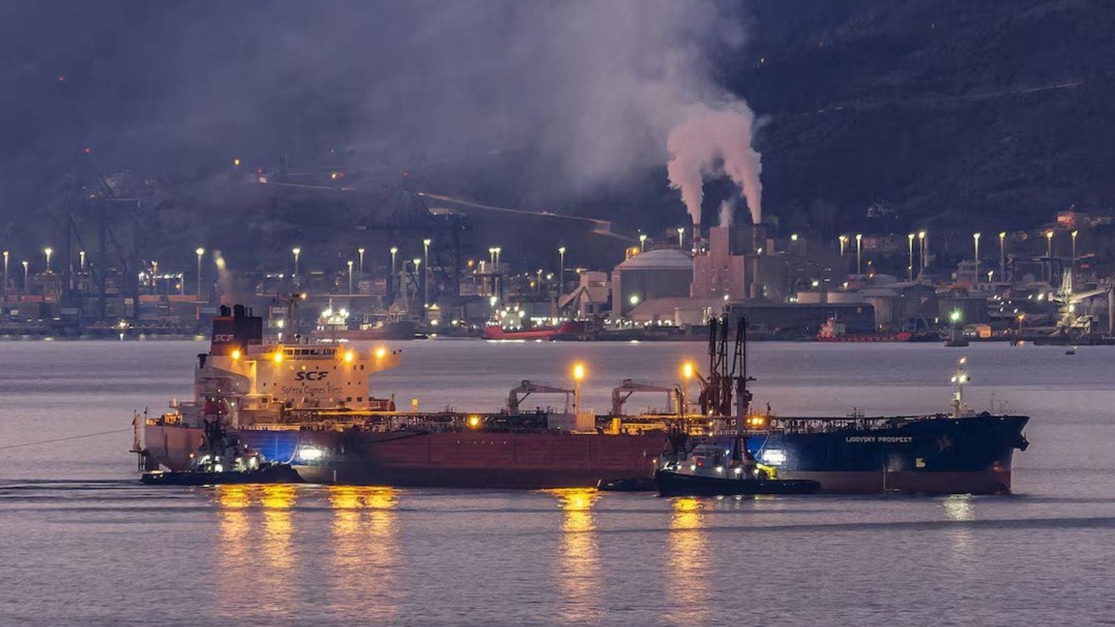 أنباء اقتصادية سلبية من أمريكا تهبط بالنفط إلى أدنى مستوى في شهرين