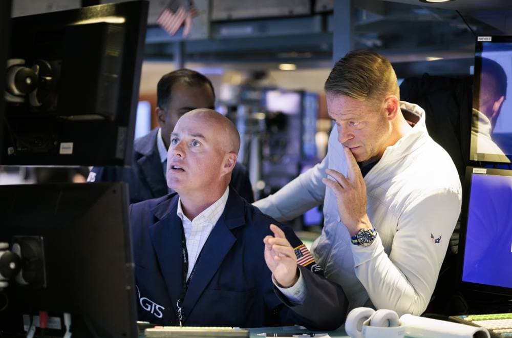 الأسهم الأمريكية تغلق منخفضة بعد إرجاء رسوم ترمب الجمركية