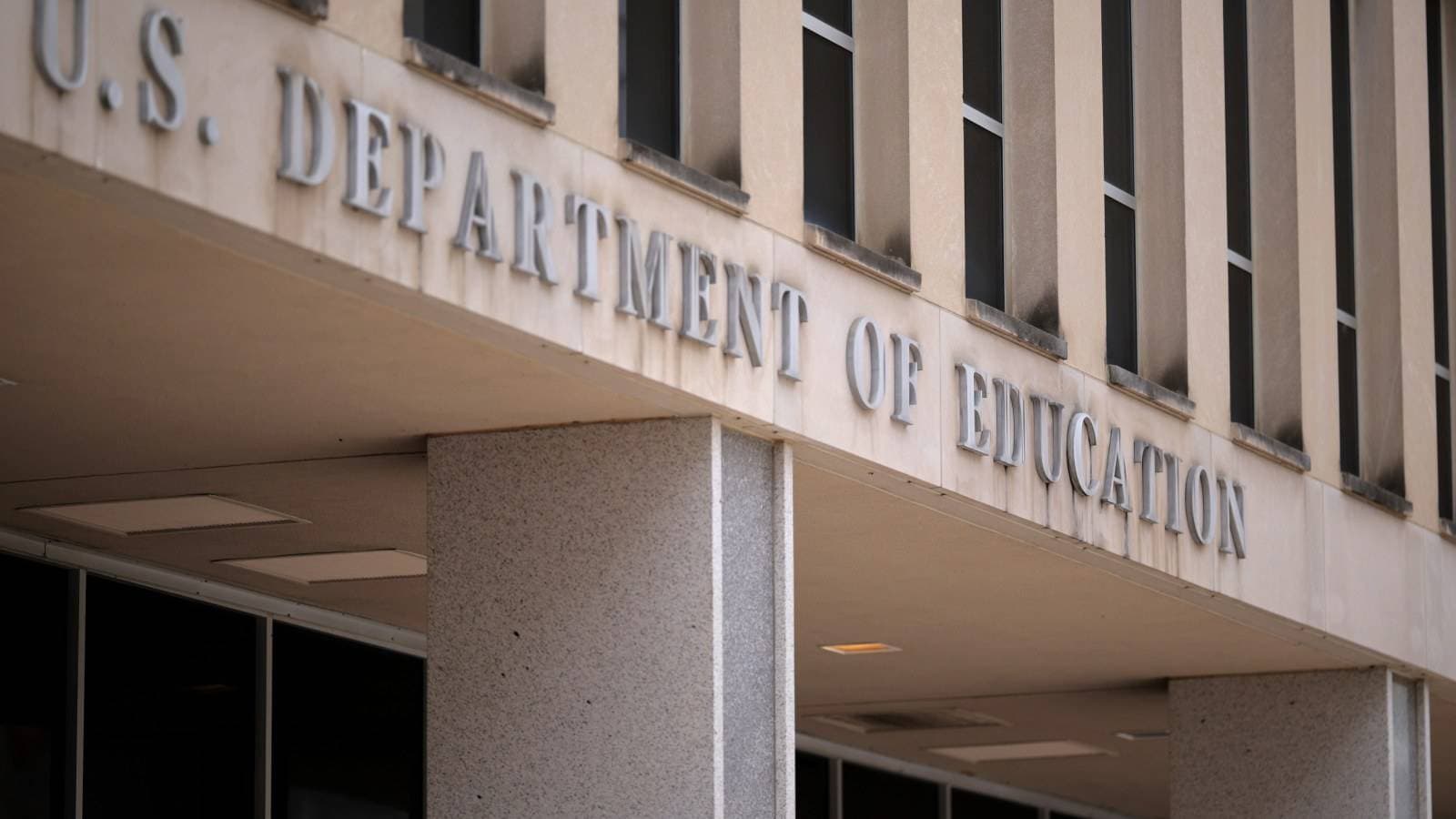 وزارة التعليم الأمريكية تباشر خفض عدد موظفيها إلى النصف
