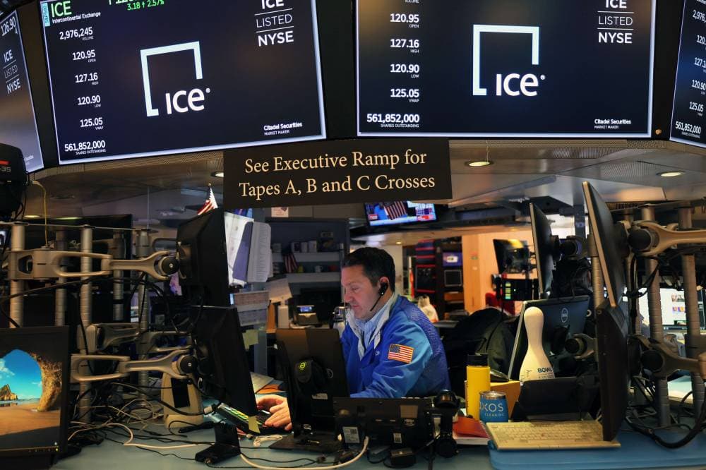 استئناف عمليات البيع المكثفة في أسهم أكبر شركات التكنولوجيا بـ"وول ستريت"