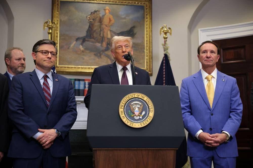 ترامب يوسع حربه التجارية برسوم جمركية على السيارات والألمنيوم والأدوية