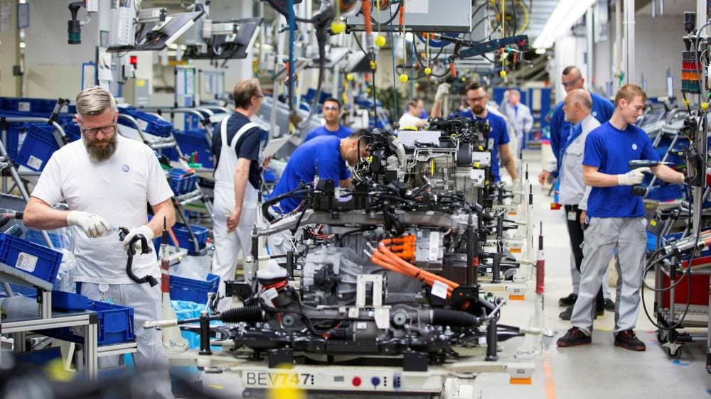 تريليونا يورو إيرادات 16 من كبرى شركات السيارات عالميا خلال 2024 .. والألمانية تتراجع