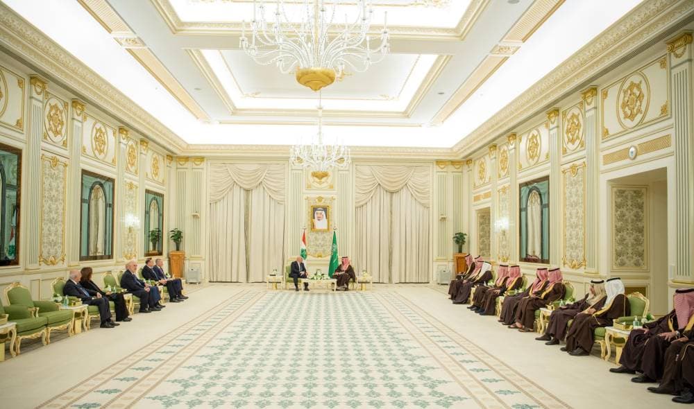 ولي العهد السعودي يعقد جلسة مباحثات مع الرئيس اللبناني