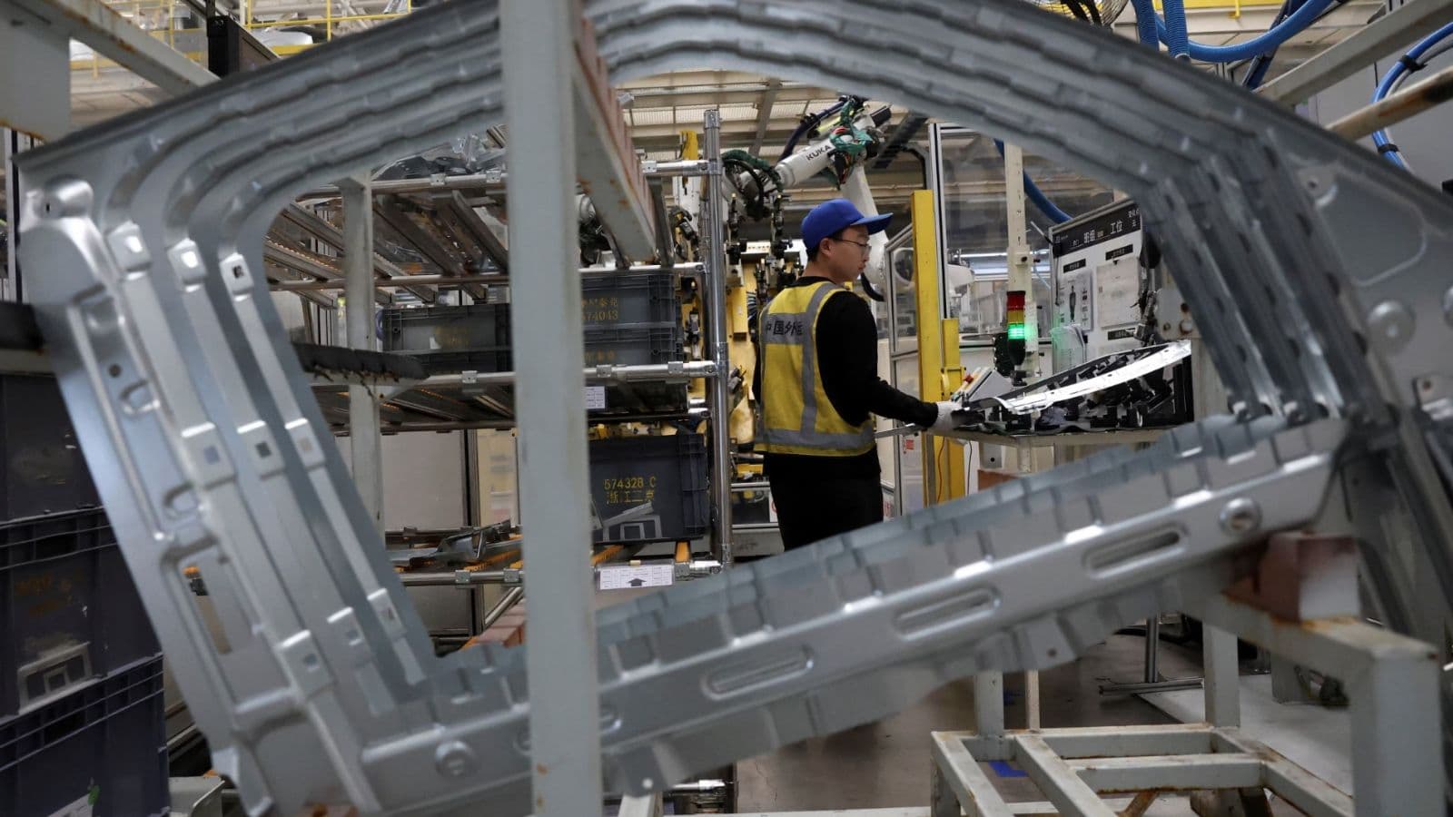 نشاط المصانع في آسيا يتباطأ قبيل الإعلان عن رسوم ترمب