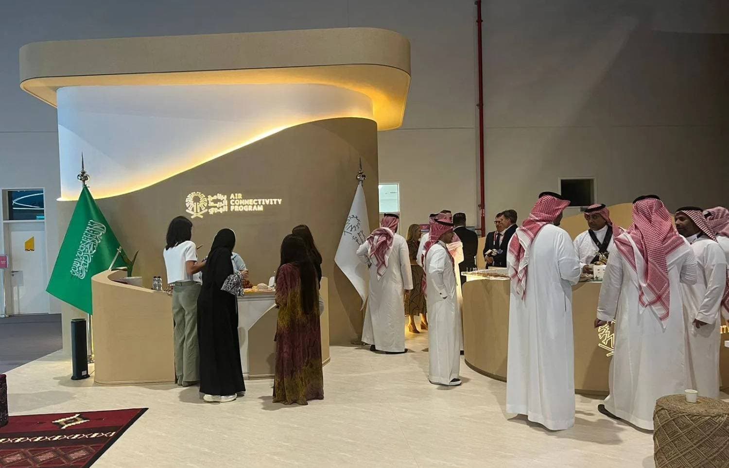 برنامج الربط الجوي: إضافة أكثر من 700 ألف مقعد للعمرة والزيارة من أوروبا وآسيا