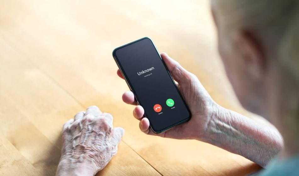 فليطمئن كبار السن .. استخدام الهاتف الذكي لا يسبب "الخرف الرقمي"