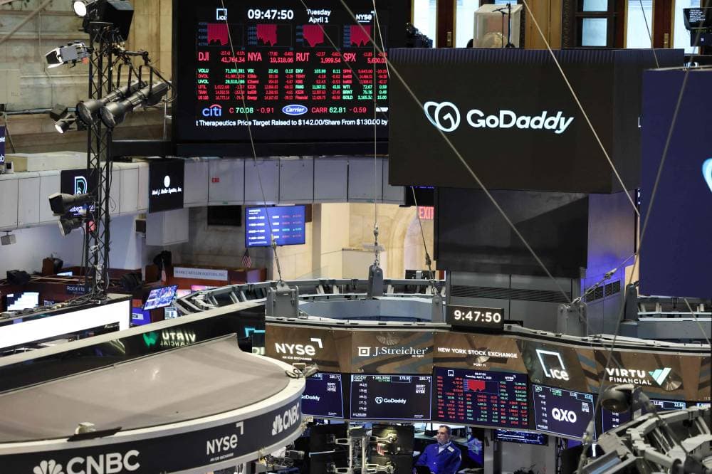 انخفاض حاد لـ"وول ستريت" قبيل إعلان رسوم جمركية أمريكية جديدة