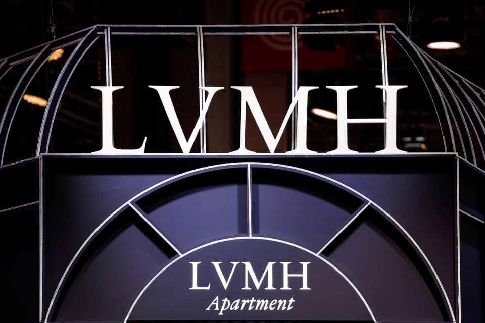 حرب ترمب الجمركية على بكين تهز عرش "LVMH" للمنتجات الفاخرة