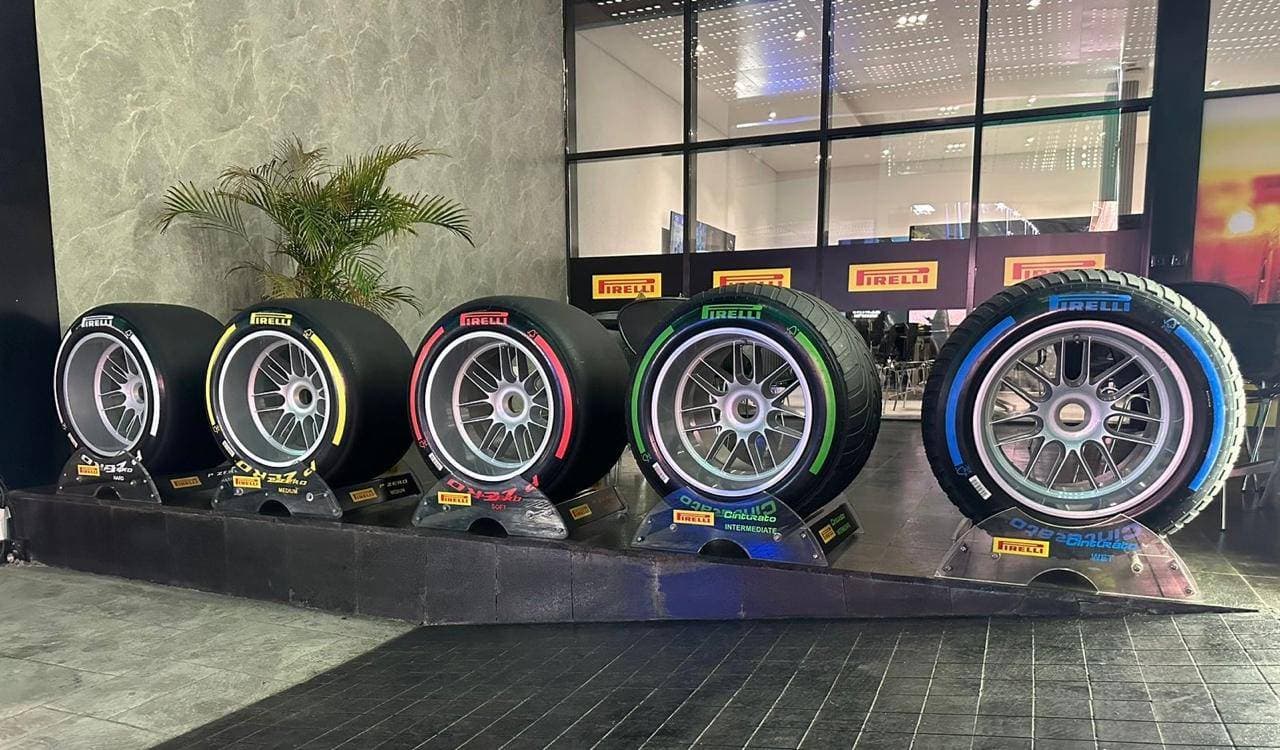 تزويد سائقي حلبة كورنيش جدة بـ 1800 إطار تتجاوز قيمتها 5.4 مليون دولار