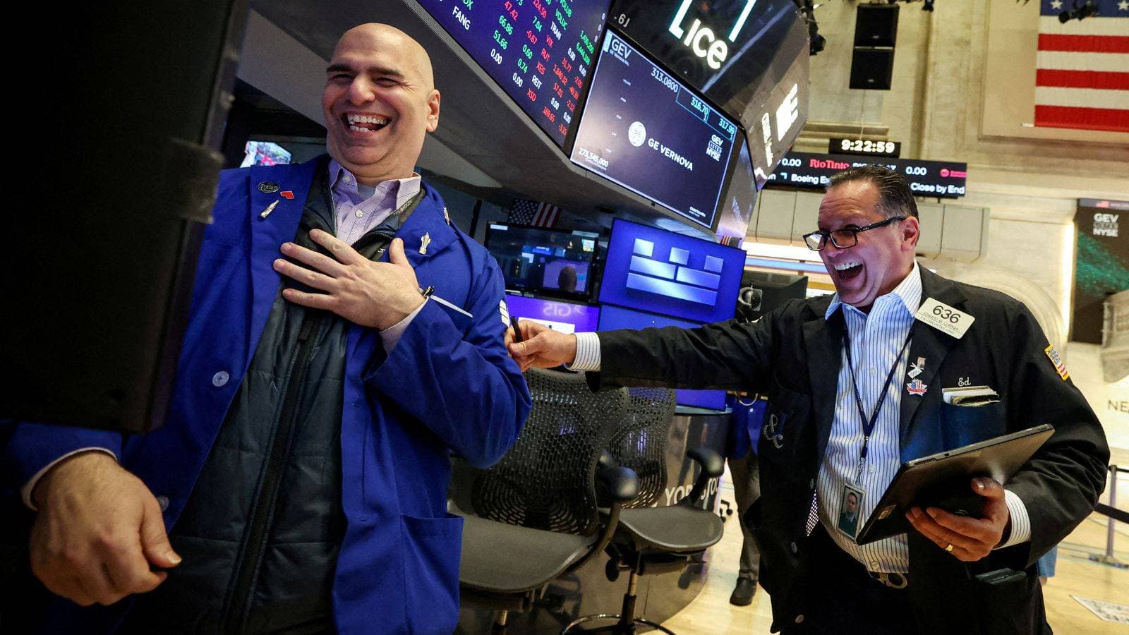 وول ستريت تغلق على ارتفاع بدعم من تقارير الأرباح وآمال تهدئة التوتر التجاري