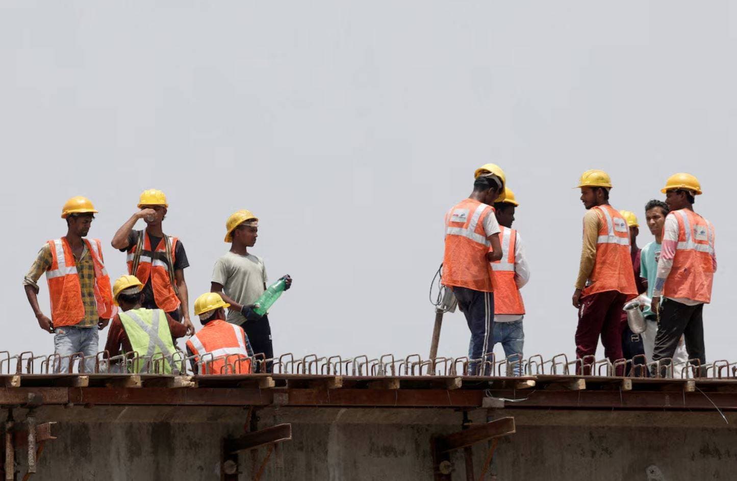 السفير الهندي لـ"الاقتصادية": شراكة نفطية جديدة و2.7 مليون عامل هندي في السعودية